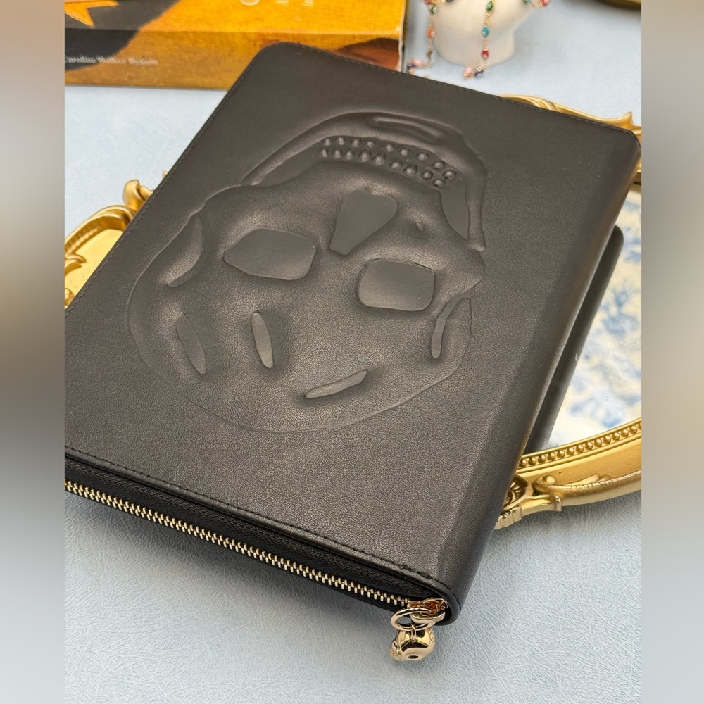 🆕 ALEXANDER MCQUEEN 🧿 NWOT Skull Embossed Leather Zip Portfolio / Agenda, Gold - Picture 3 of 14